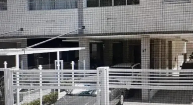 Em 5 minutos a pé tá na praia e no Shopping Praiamar, 2 quartos, 2 banheiros, portaria 24 horas, elevador, garagem, ar condicionado, wi-fi!