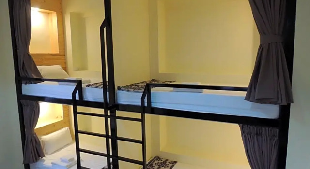 Кровать в общем номере (женский номер) Lotus Bed & Breakfast