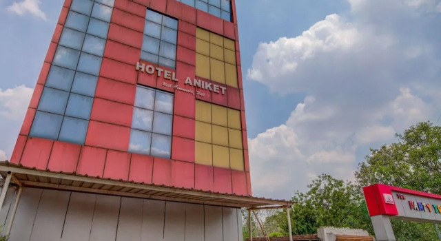 OYO 13490 Hotel Aniket