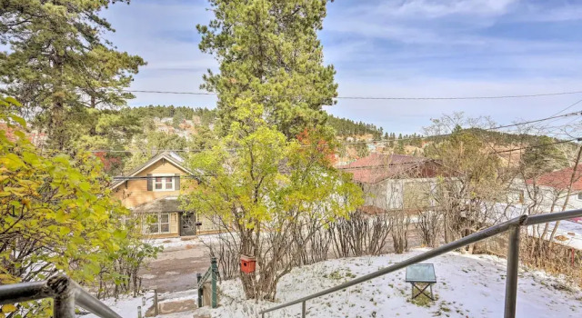 Коттедж Mountain-view Lead Home w/ Patio + Fire Pit!
