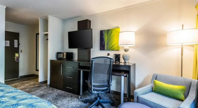 Двухместный номер Standard с балконом и с красивым видом из окна Oasis Hotel and Conv Center, an Ascend Collection Hotel