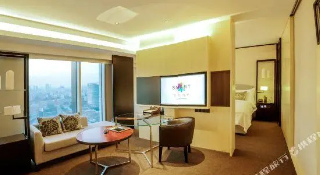 Трёхместный семейный люкс Fortune Bond Hotel