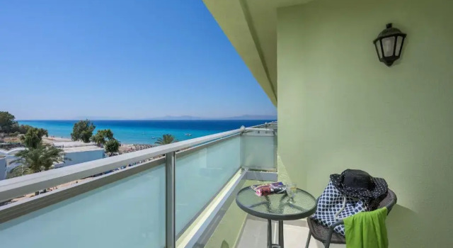 Трёхместный номер Standard Avra Beach Resort