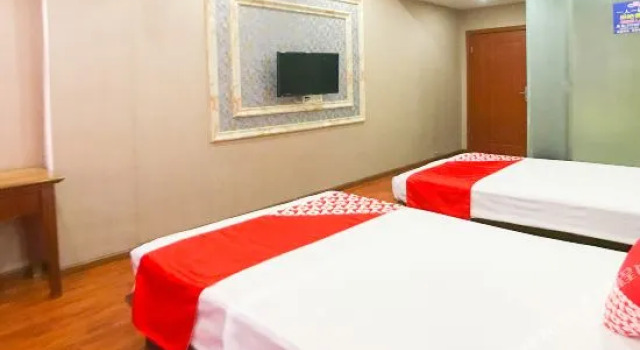 OYO Suining Junzhuan Business Hotel (Shuangfa Square)