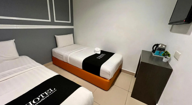 1 Hotel Mahkota Cheras