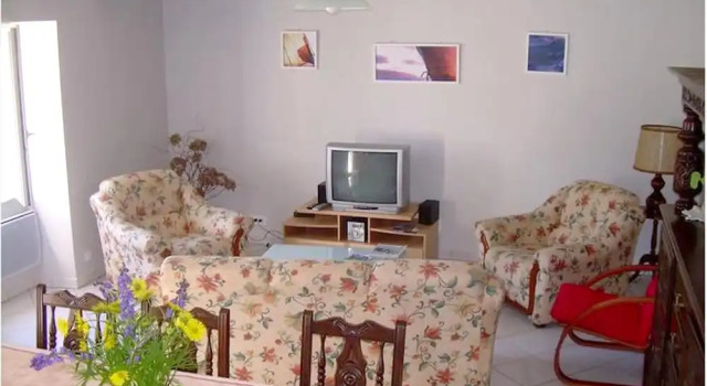 House With 3 Bedrooms in Vic-fezensac, With Wifi - 146 km From the Slo, Đặt Khách sạn Vic-Fezensac Gers
