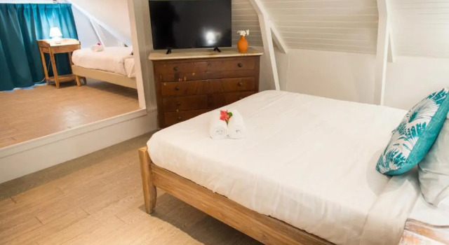 Трёхместный номер Standard с видом на сад Hôtel Frégate Bleue
