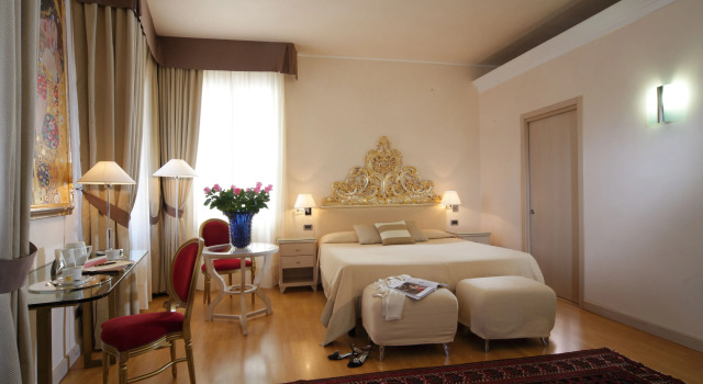 Hotel Liassidi Palace, Забронировать Отель Бизнес-отели Венеции, рядом с Старые Прокурации, 4* 5*