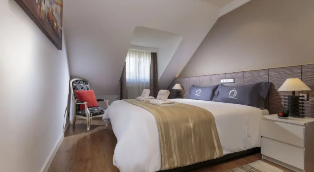 Апартаменты Executive с 2 комнатами с балконом The Queen Luxury Apartments - Villa Cortina