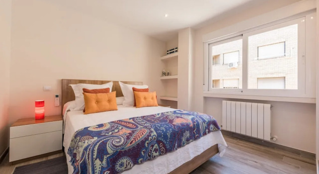 1 bedroom barrio Salamanca ( GOYA I ), Забронировать Отель Отели Мадрида с парковкой, рядом с Церковь Св. Мануэля и Св. Бенедикта, Парковка