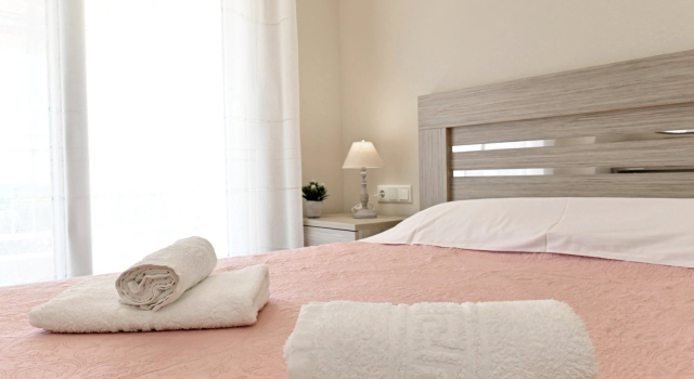 Sabbia Seafront Apartment 3 by TravelPro Servi...