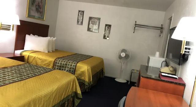 Четырёхместный номер Standard Best Budget Inn