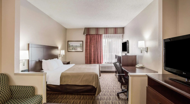 Двухместный люкс Quality Inn & Suites Lawrence - University Area