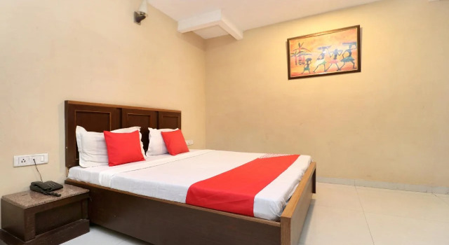 Hotel Bombay Regency by OYO Rooms