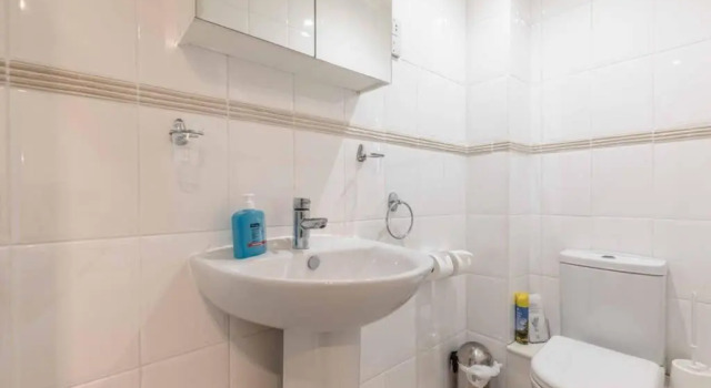 4 Bed 3 Baths in CENTRAL WINDSOR! WALK 2 ALL THE SIGHTS! LEGOLAND 5 MIN DRIVE, Забронировать Отель Виндзор Беркшир, рядом с Victoria Barracks