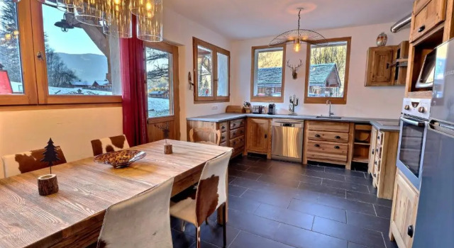 Warm & Cosy 3BR Chalet w/ Fireplace in Nature, Забронировать Шале Виллы Овернь-Рона-Альпы, Вилла
