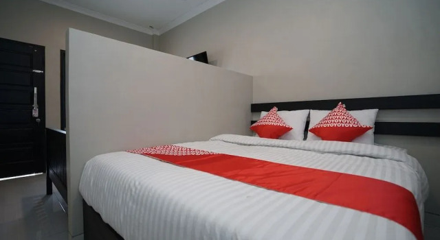 OYO 1253 Wismakito Syariah, Book Hotel Hotels in Lubuklinggau with Parking, Parking