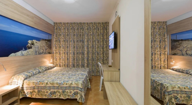 Двухместный номер Superior с балконом Hostal Anibal Ibiza