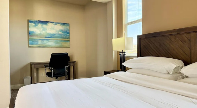 New Cozy 1BR Apt With Gym Sauna Heated Pool Access