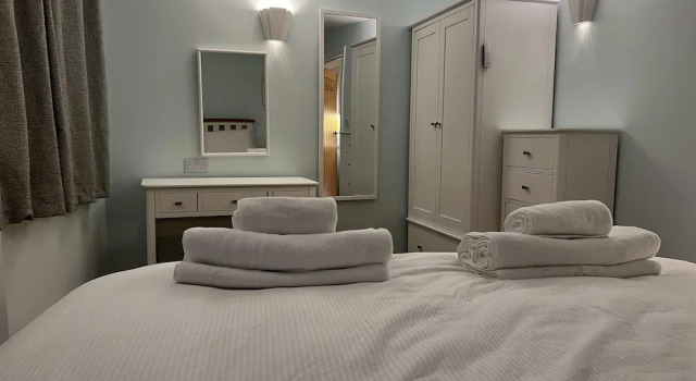 Charming Woodland Lodge 2 Person 1 Bedroom