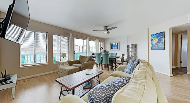New Listing! Gulf-view : Heated Pool, Hot Tub 2 Bedroom Condo