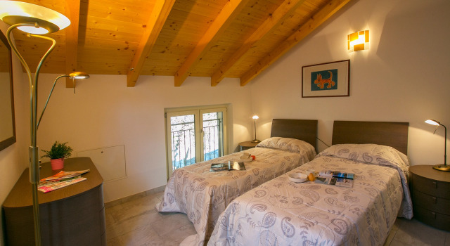 Colonno Panoramica, Boek Appartement Colonno Lombardije