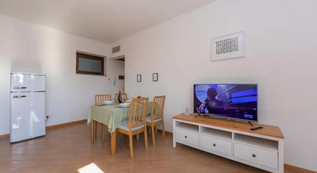Апартаменты Lesa Country With Pool