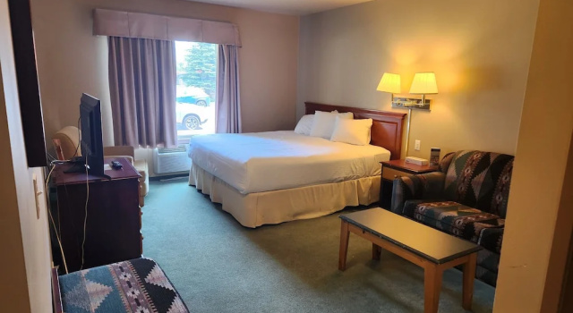 Люкс Standard Waterton Lakes Lodge Resort