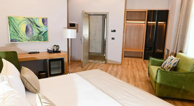 Трёхместный номер Standard с балконом White Hill Hotel, SPA & Conferences