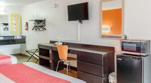 Четырёхместный номер Standard Motel 6 Kalamazoo