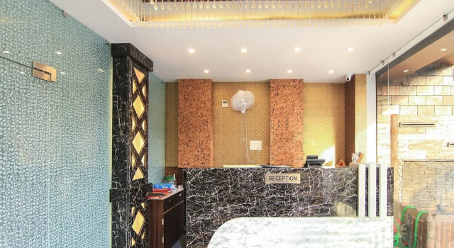 OYO 14886 Hotel Royal Paradise