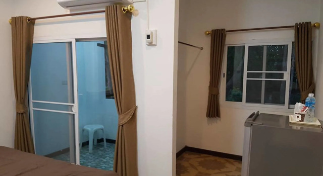 Home Hug Pak Sabai, Varaa Hotelli Hotellit North-Eastern Thailand pysäköinnillä, Pysäköinti