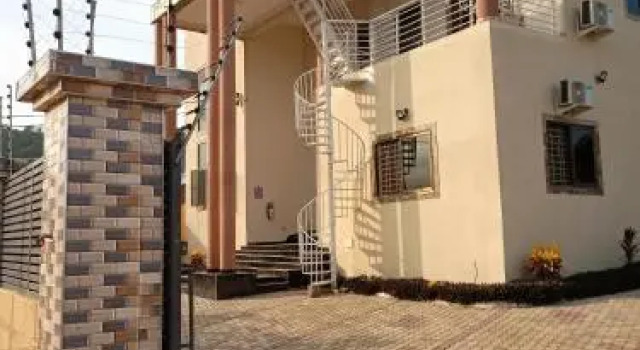 Justa Hotel Annex, Book Hotel Osu 