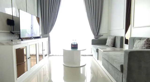 Modern And Comfortable Living At 2Br Grand Sungkono Lagoon Apartment