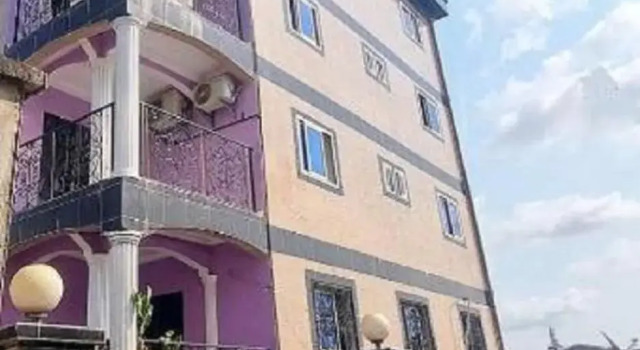 Residence Sighaka - Gold VIP Apartment - WiFi, Gardien, Parking, Boek Appartement Hotels in Douala met parkeren, Parkeren