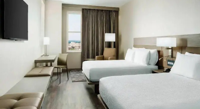 Четырёхместный номер Standard AC Hotel by Marriott Spartanburg