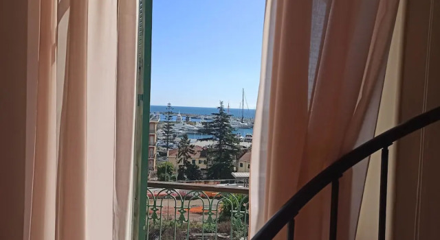Полулюкс Hotel Miramare