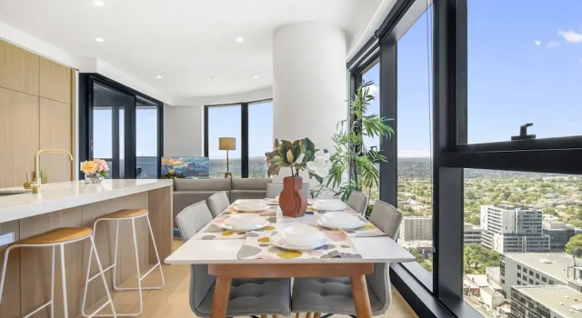 High-rise 3-bed Apartment With Premium Amenities