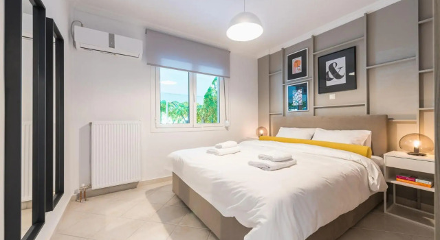 2 stops to Acropolis - Free Cancellation - Terrace