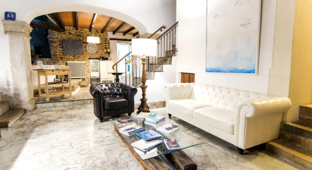 Hotel Turixant, Book Hotel  