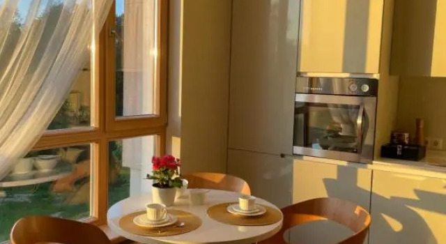 Lovely 2-bedroom apartment with free parking, a 5-minute walk from the sea, Prenota Appartamento Hotel a Vidzeme con parcheggio, Parcheggio