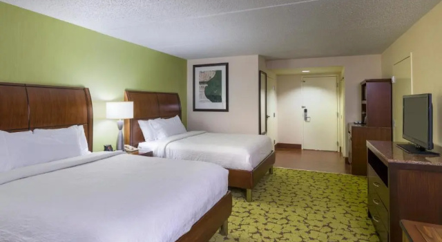 Четырёхместный номер Premium Hilton Garden Inn Edison/Raritan Center