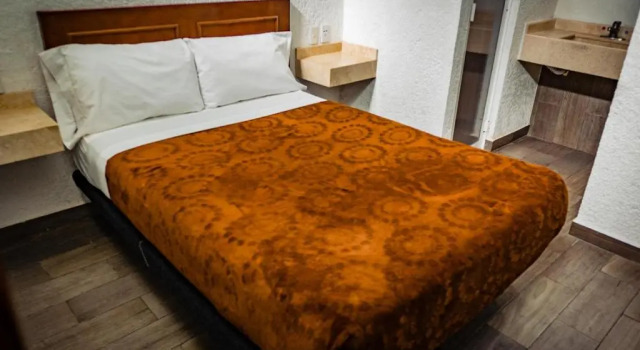 Полулюкс Hotel Azucena