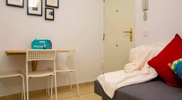 Cosy 1bed Apt in Madrid, 5mins to Metro, Забронировать Отель Отели Мадрида 3 звезды, рядом с Портасго, 3*