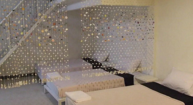 Кровать в общем номере Take A Nap Hotel