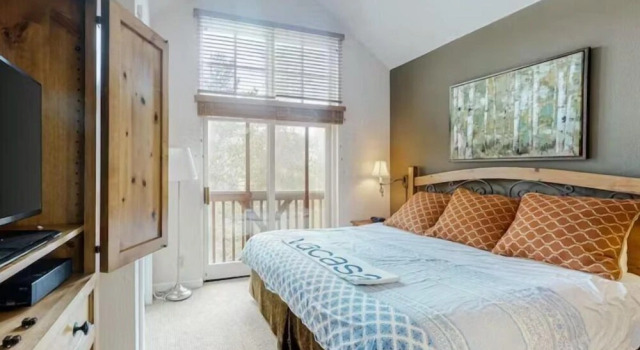 Seasons 3 Bedroom Townhome in Lakeside Village