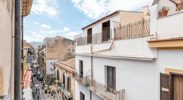 Ballarò Duplex with Terrace by Wonderful Italy