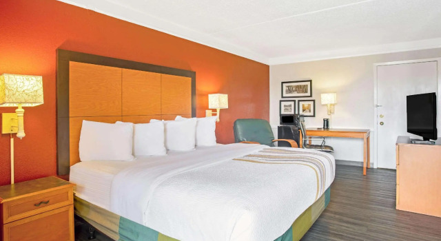 Двухместный люкс La Quinta Inn by Wyndham Victoria