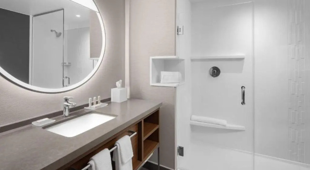 Номер Standard Courtyard by Marriott Lansing Downtown