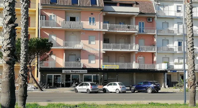 B&B Altamarea, Забронировать Отель «постель и завтрак» Отели Корильяно-Калабро с парковкой, Парковка